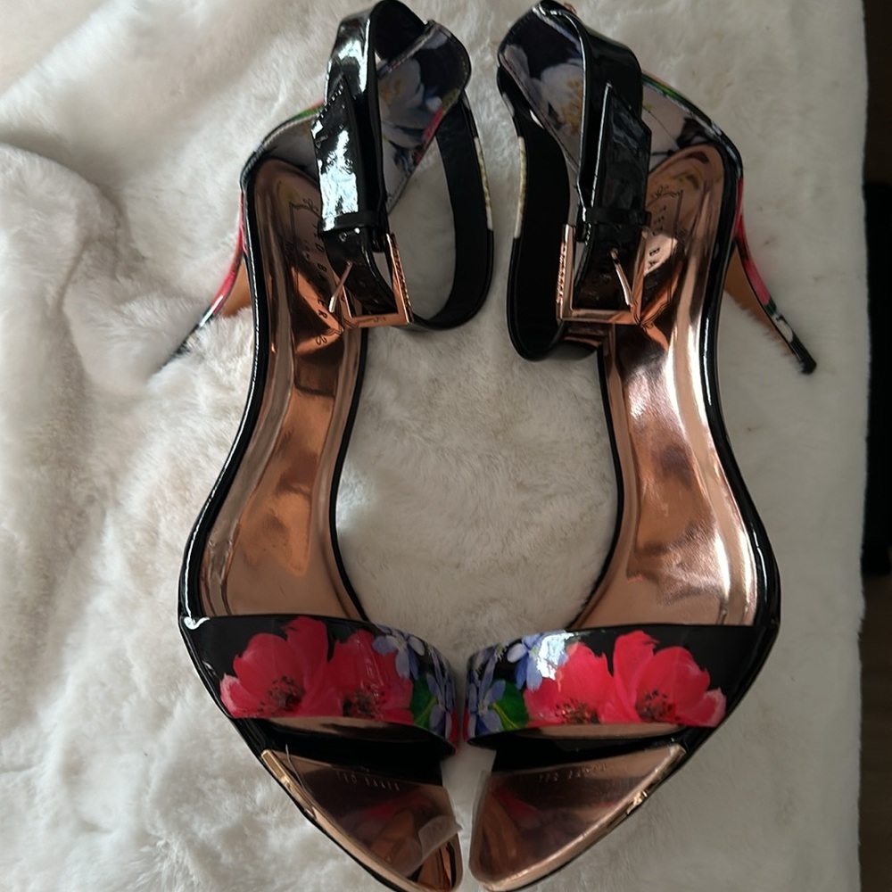 NWT Ted Baker London Sexy BLYNNE FORGET ME NOT Floral Sandals Size EU 42